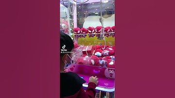 HAPPY KID ENJOY PLAYING CLAW MACHINE ARCADE GAMES AT SPORTZONE #shorts #arcadegames #clawmachine