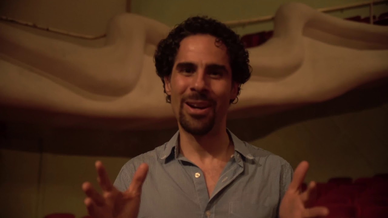 Orchestrator Alex Lacamoire zu Carmen La Cubana