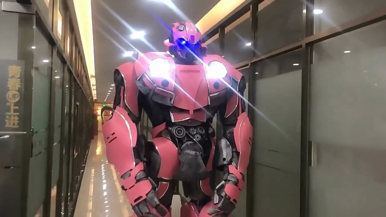 супер большие роботы танцуют 2023