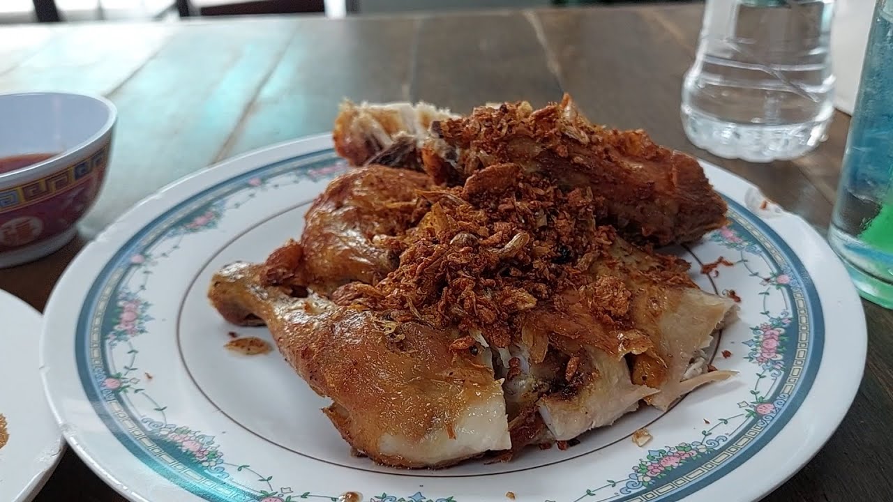 Lumphini. Polo Fried Chicken. Delicious Yummy Well-Seasoned Fried Chicken with Crispy Garlic Bits