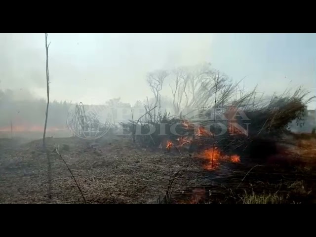 Incendio en Barrio Miguel Lanús, detrás de la Biofábrica