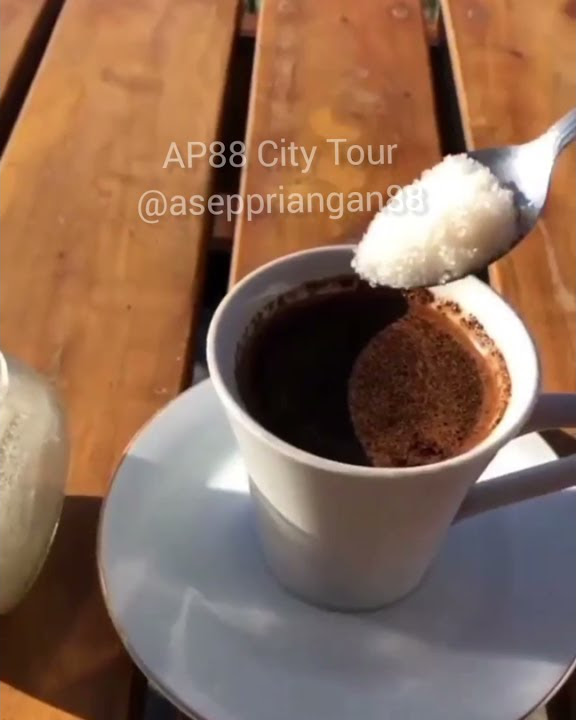 ngopi dulu biar nggk panik #coffee #menikmatialam #holiday #indah #ngopi #viral #tiktok #enak