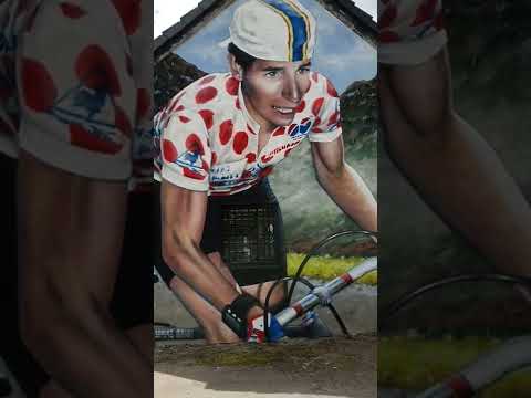Video: Philippa York mural nthuav tawm hauv East Dunbartonshire