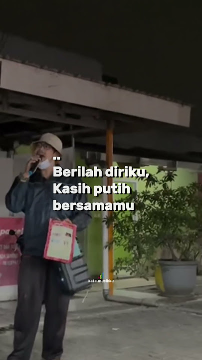 seorang pengamen nyanyiin lagu glennfredly - kasih putih #cover #singing #viralshort #fyp #liriklagu