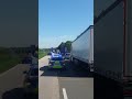 [ wieder keine Rettungsgasse]Abschleppwagen zum Verkehrsunfall mit Polizei Begleitung.