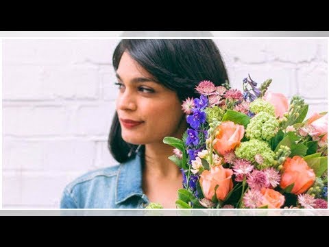 Video: Blumenstrauß Für Den 1. September: Welche Blumen Soll Man Lehrern Schenken?