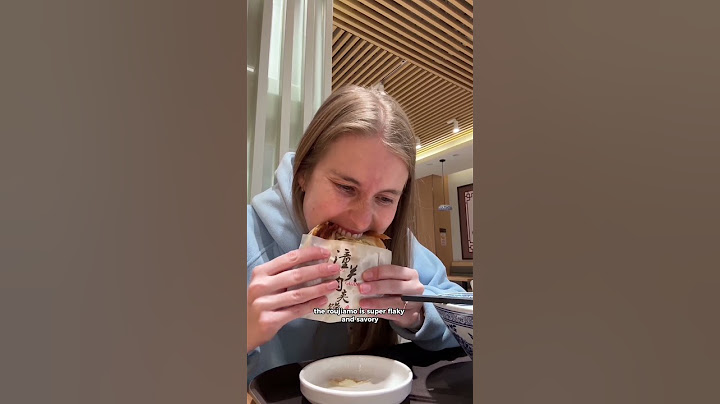 Everything I ate flying from China to Australia!