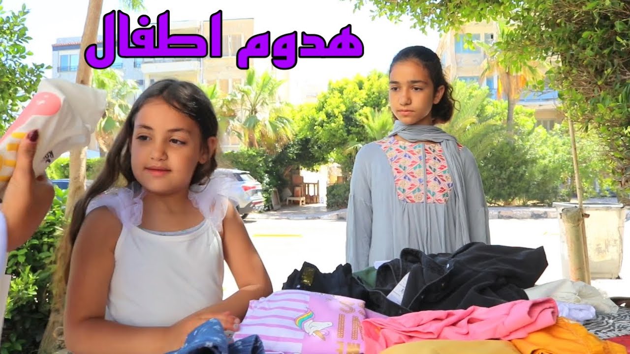 بنت صغيره نفسها فى لبس جديد !!