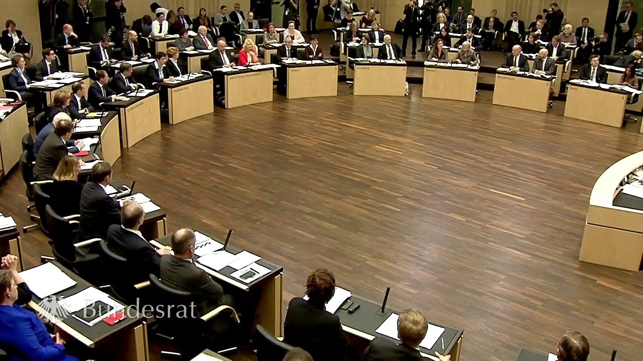 Bundesrat wählt Daniel Günther zu seinem Präsidenten - YouTube