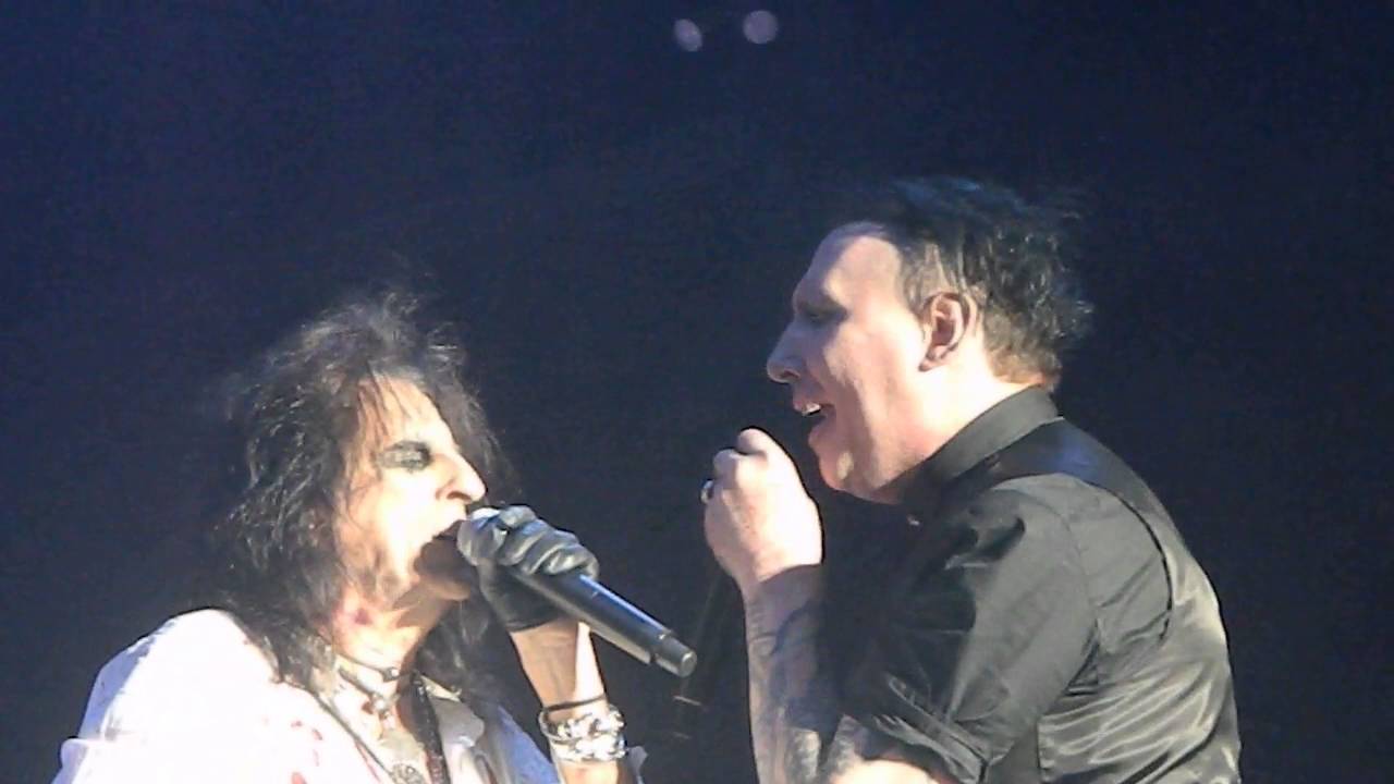 Hollywood Vampires featuring Marilyn Manson " I'm Eighteen" 7/14/2016 Rock Fest
