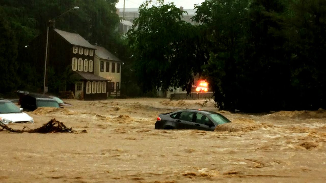Terrible flooding sweeping USA! Nashville