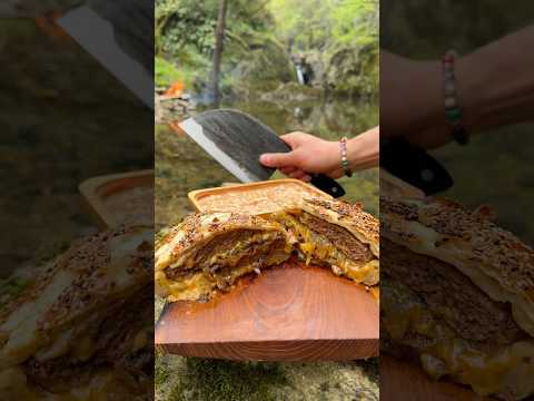 Kapalı Milföy Burger /// Closed Burger With Puff Pastry #recipe #outdoorcooking #burger