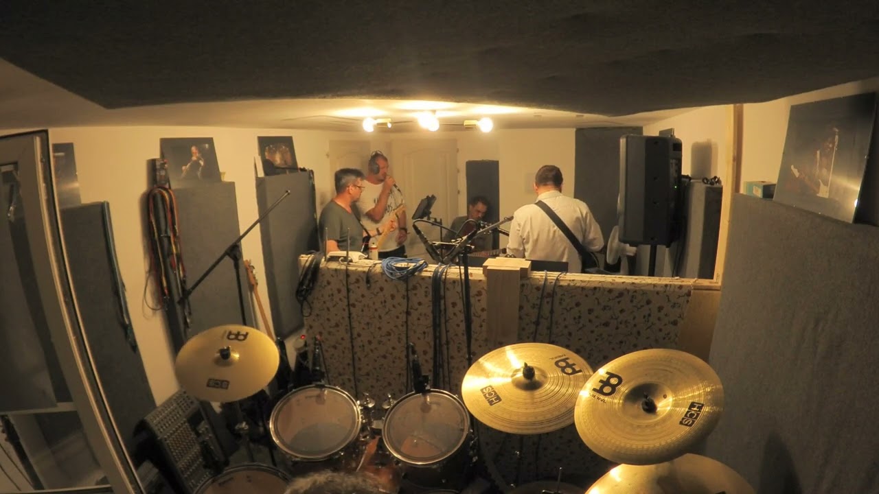 eMStreet - High and Low