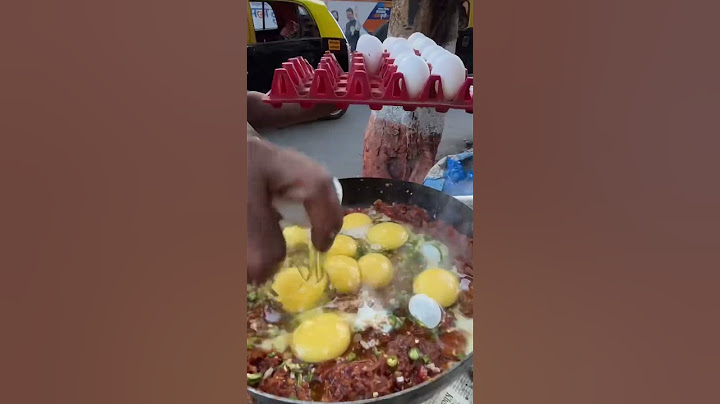 Macha makes egg buji #streetfood #shorts #sarkarifoodie