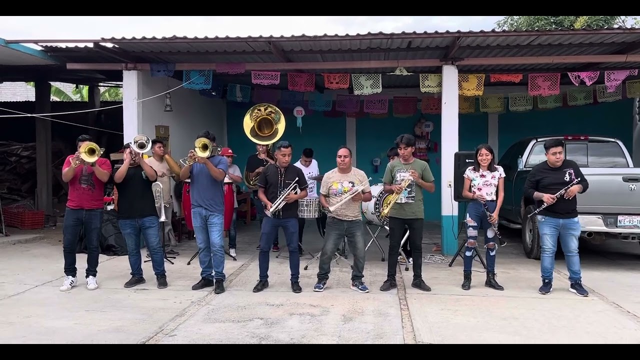 Bailando y gozando • Banda la brillante