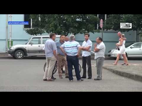 სამართალდამცველების მუქარა და ანგარიშსწორების მცდელობა