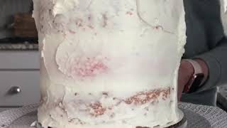 How to stack and decorate my strawberry crunch cake