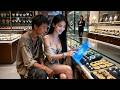 鄉下小夥帶老婆買鑽戒被櫃姐翻白眼,正欲離場時,神豪系統啟動:為老婆花錢百倍返現,額外解鎖親密值翻倍暴擊!憑藉寵妻實現逆襲!#短劇#逆襲#爽文#系統#穿越