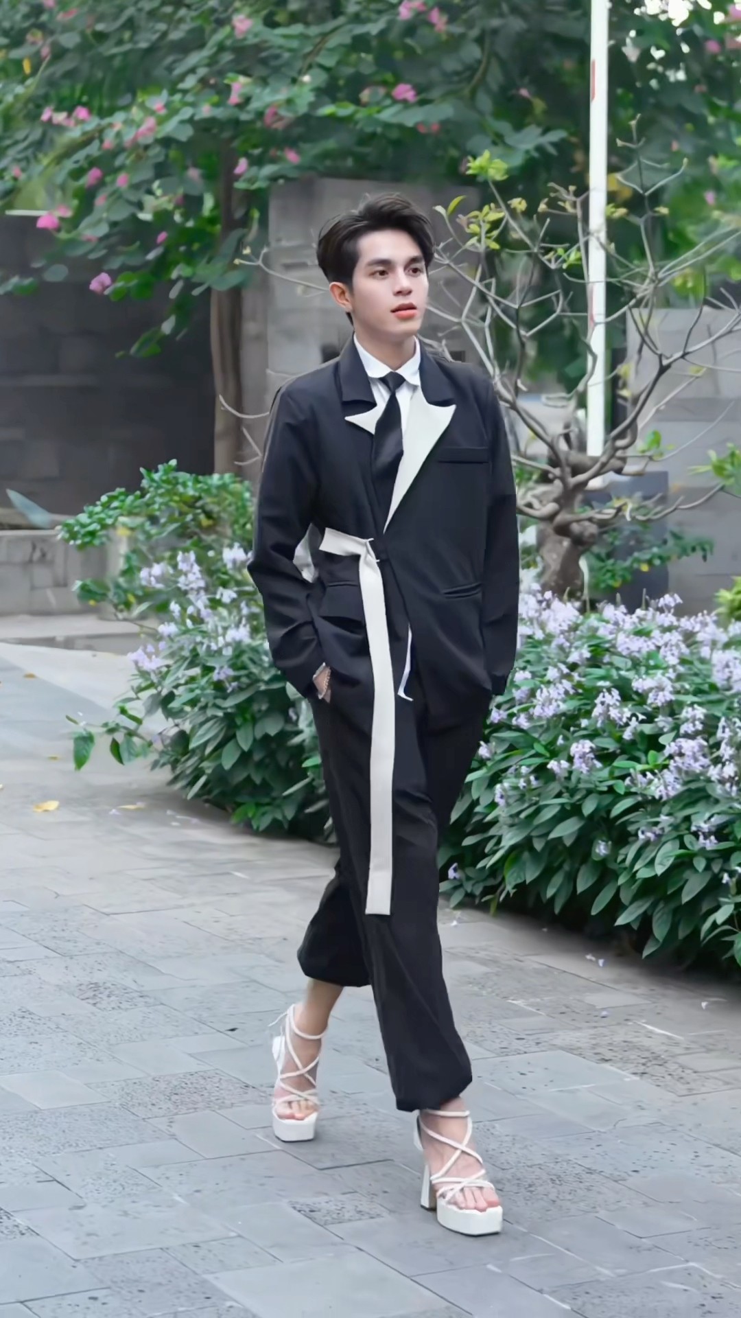 He suit those high heels than me ? #C4company #chany #viin #shorts