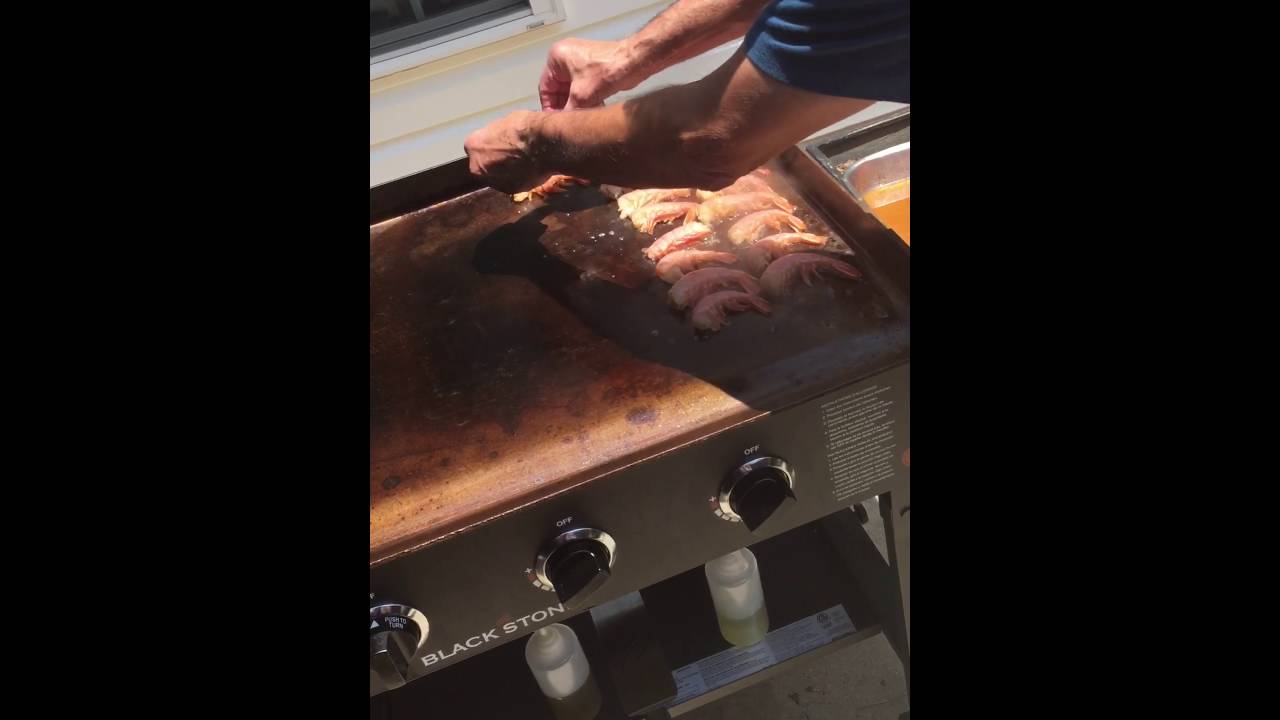 Cooking shrimp on the flat top grill - YouTube