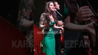 Bir elmanın yarısı biri sensin biri ben 🍎👥#karsu #konser #cover #karsudönmez #müzik #jazz #shorts Resimi