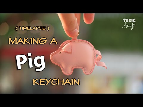 Making a little pig keychain (1 minute timelapse) │Leather craft │Toxic Kraft