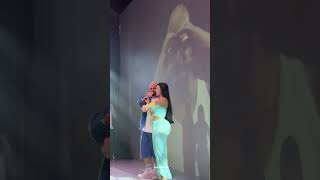 Karina Canta Su Canción Junto A Altafulla En Su Show En Barranquilla. Ya Son Más De 6 Placazos
