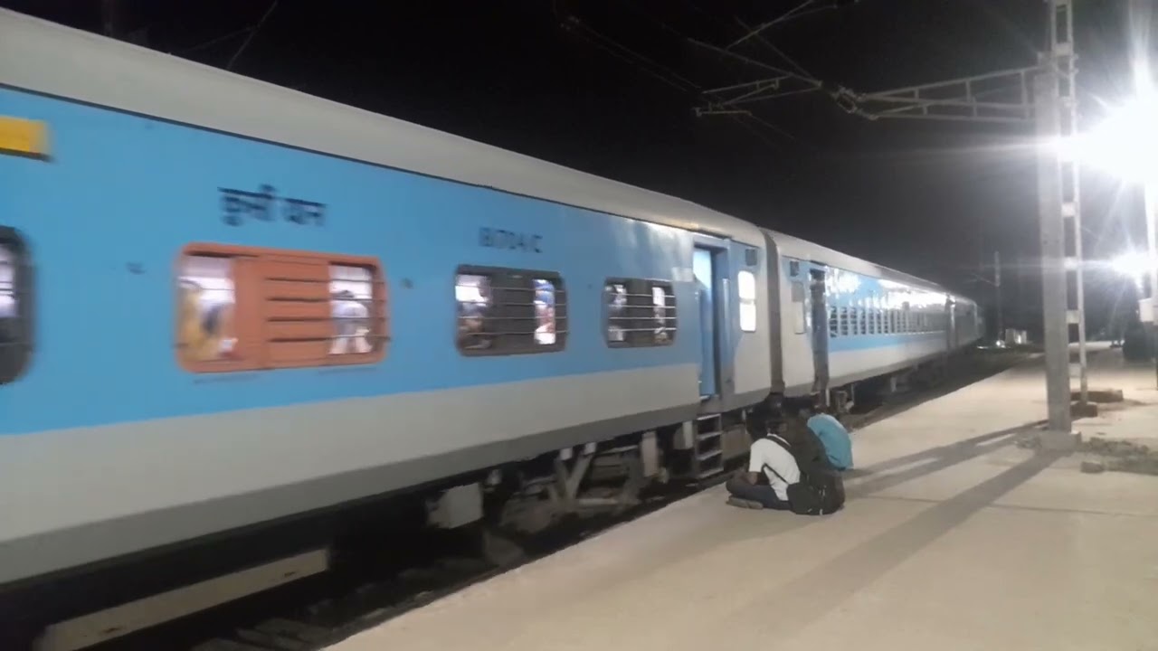 22959 Vadodara Jamnagar Intercity Express Entering Rajkot Junction 22959 Vadodara Jamnagar Intercity Express Entering Rajkot Junction