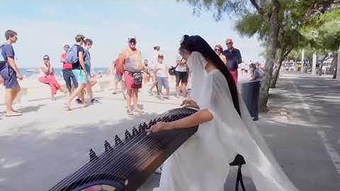 EM GÁI CHƠI BÀI THẦN THOẠI - ĐÀN TRANH