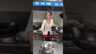 Garson Yüzünden Restoranda Kargaşa Çıktı