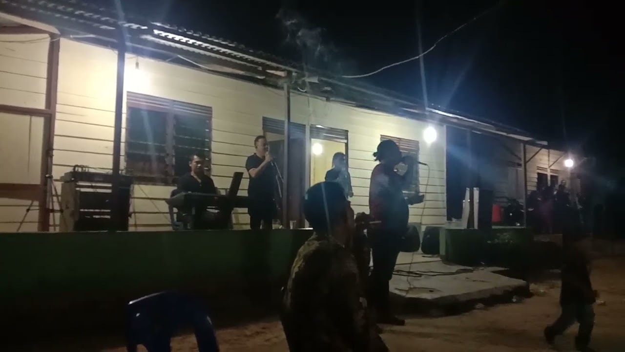 lagu batak huhaholongi doho..   live bersama trio century witz binsar sinaga