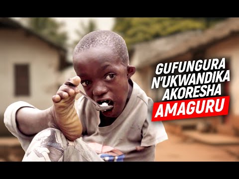 Raba ukuntu uyu mwana akoresha amaguru mu mirimo ya minsi yose / Agendana ubumuga bw’amaboko