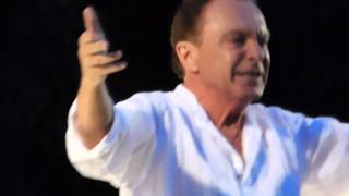 David Cassidy sings Davy Jones Tribute  ~Daydream Believer~ at Manalapan NJ June 20, 2015