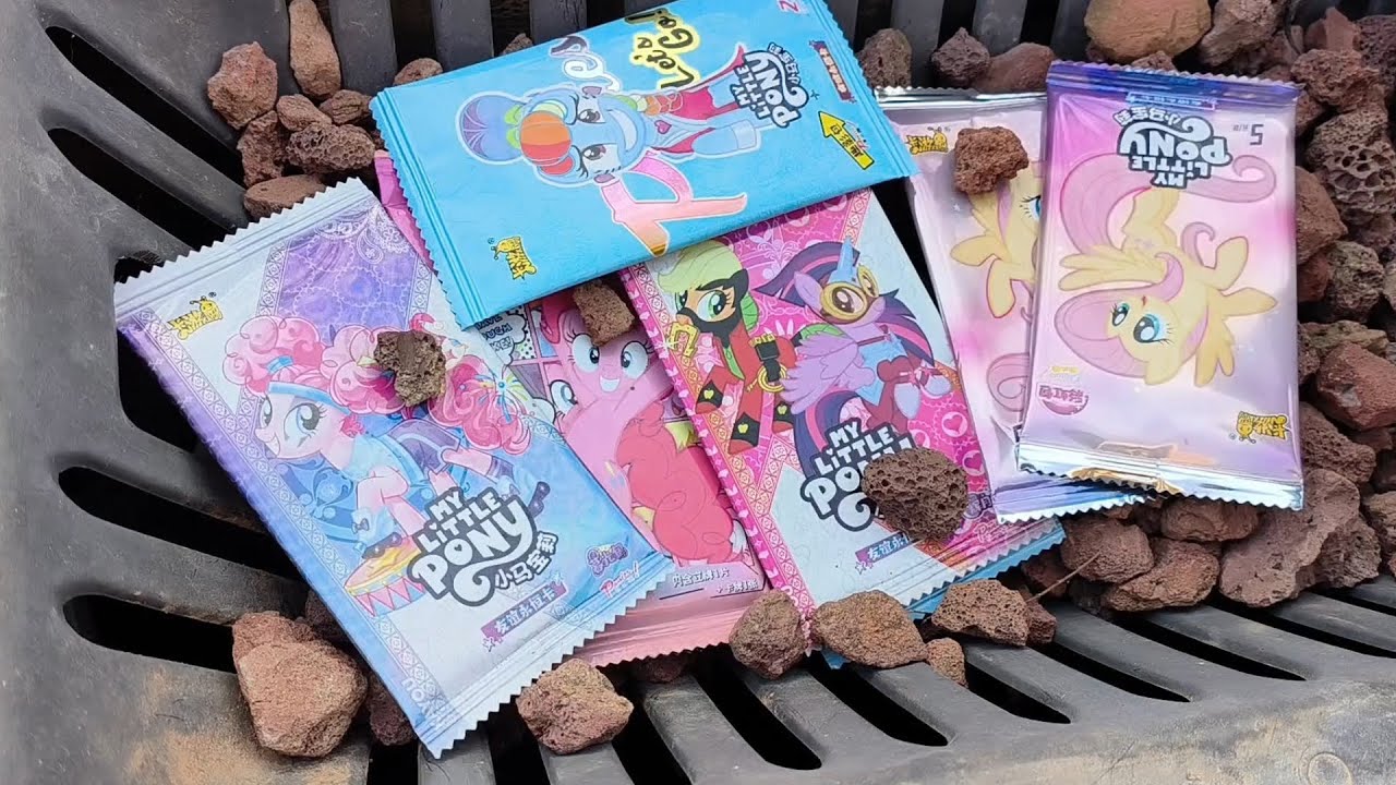 谁把小马宝莉卡包藏下水道？被我发现了喔!#奥特曼 #奥特曼卡片 #迪迦奥特曼