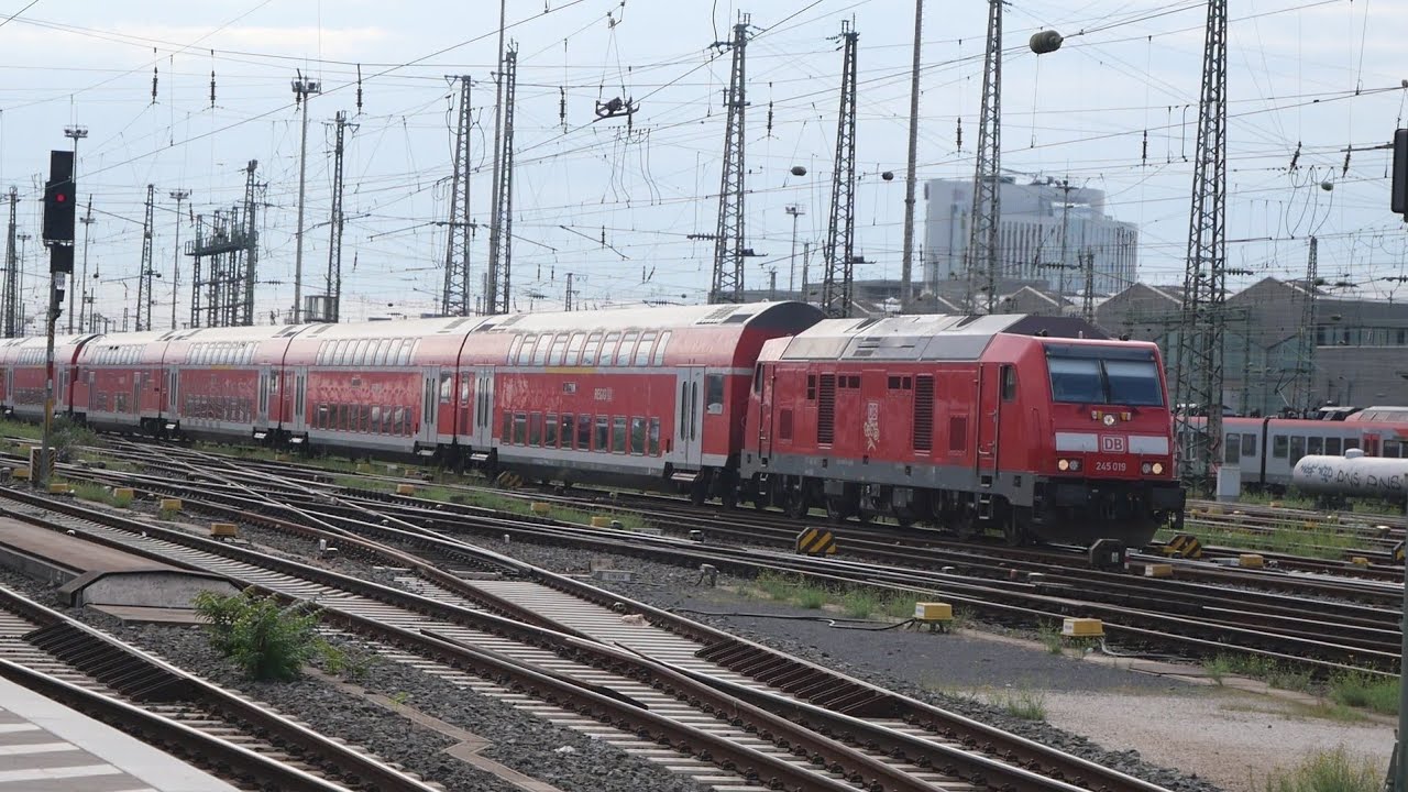 Zugverkehr in Frankfurt HBF (FULL HD)