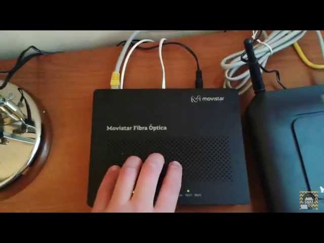 Conexión de un cable de fibra óptica para router Movistar 