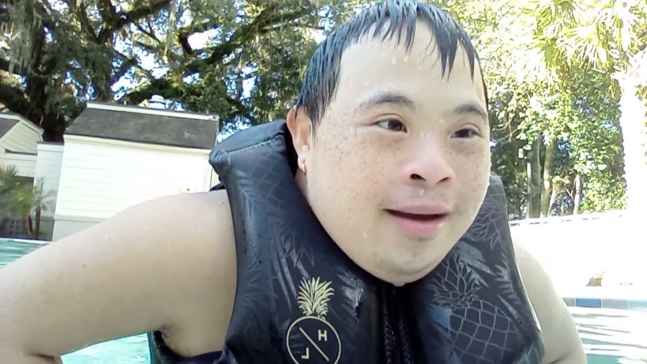 Britney Spears Simmim Lopool Shower Music Video