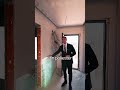 Verifică clasele de foc înainte să alegi materialele.