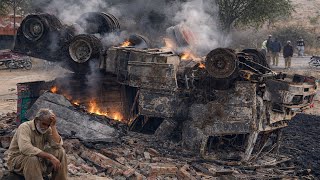 Download Lagu 22-wheeler Truck Loaded with Black Coal overturned due to Brake Failure and  Badly Engulfed in FIRE MP3