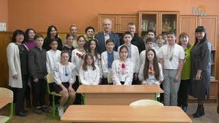 Заклади освіти громади отримали шкільні меблі від БФ «Нова Громада» (ВІДЕО)