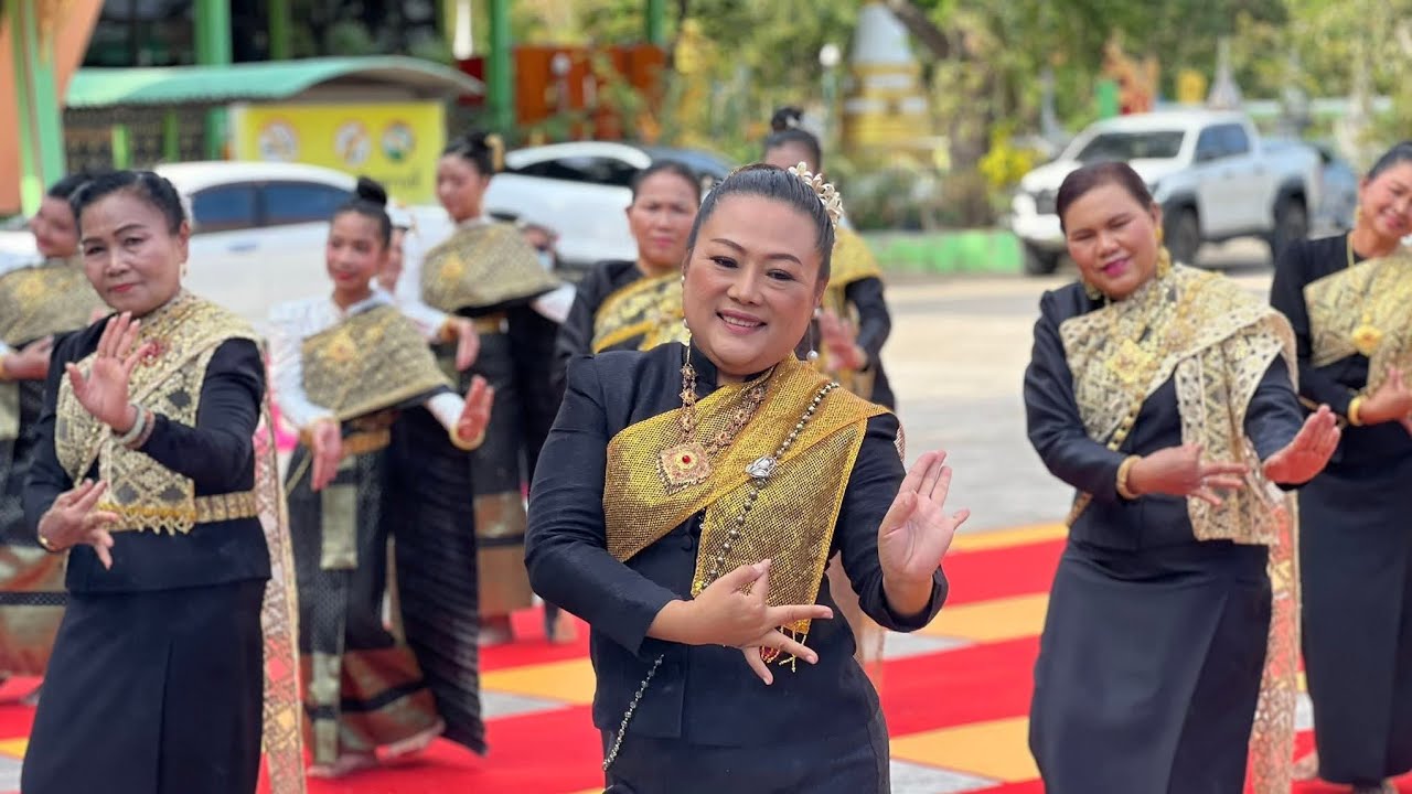 รำบวงสรวงคุณย่าโม องค์ประจำ วัดสันติสีลามราม (วัดป่ากุดจิก) ต.กุดจิก อ.สูงเนิน จ.นครราชสีมา