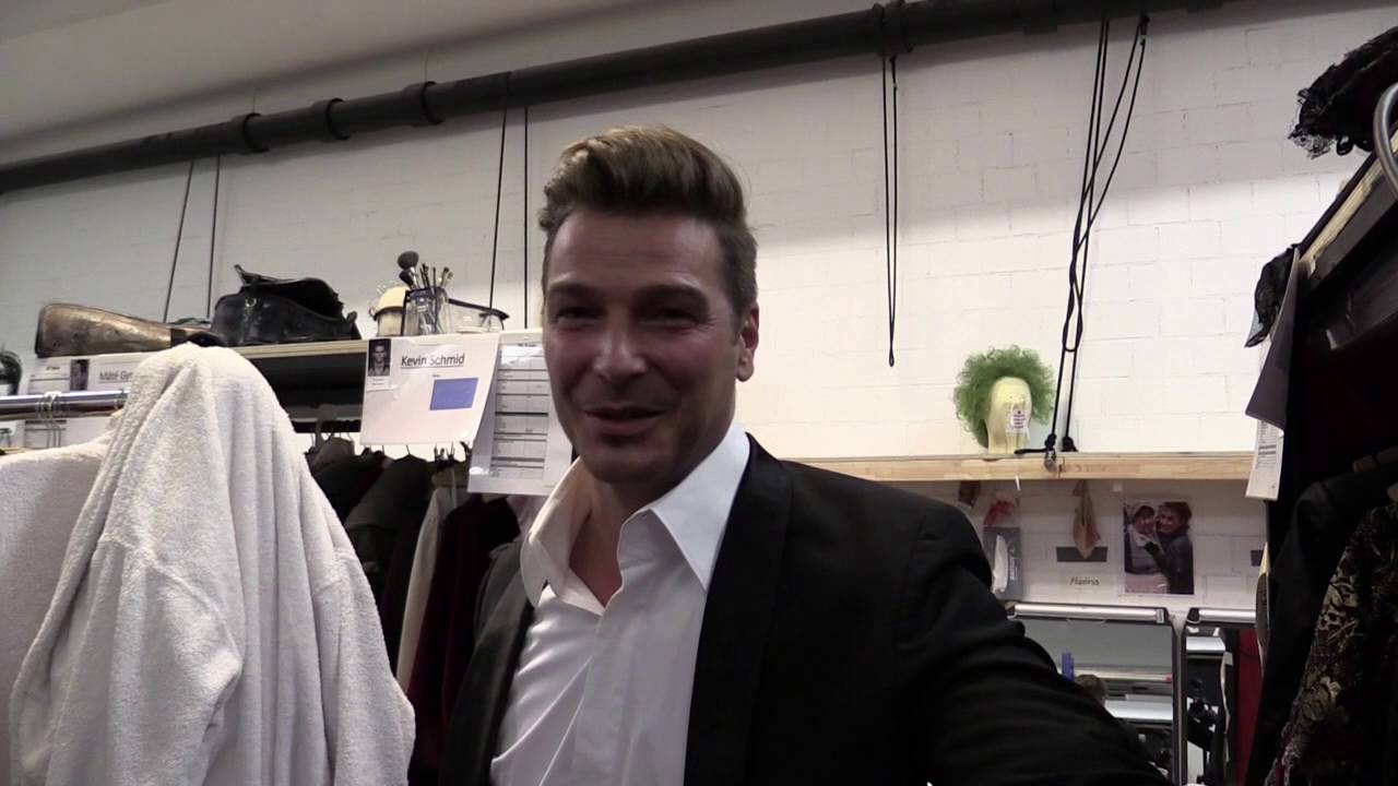Jan Ammann Uber Die Grossten Musicalhits Aller Zeiten Backstage Der Musicalstar Jan Ammann Spricht Uber Die Gute S Musical Deutsches Theater Tanz Der Vampire