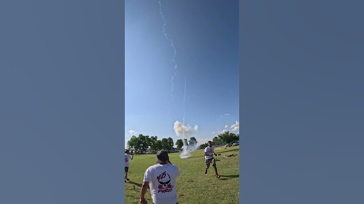 WELCOME TO THE JUNGLE ROCKET FIREWORK FAIL 🤣💥🚀#firework #405PYROS #okc #viral #2023 #shorts