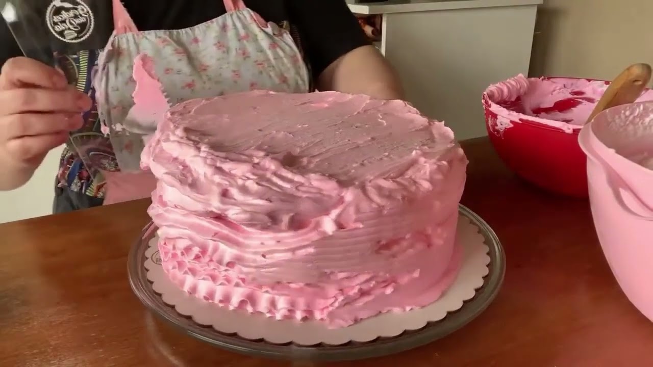 ALISEI UM BOLO SEM BAILARINA, SERÁ QUE FICOU BOM?