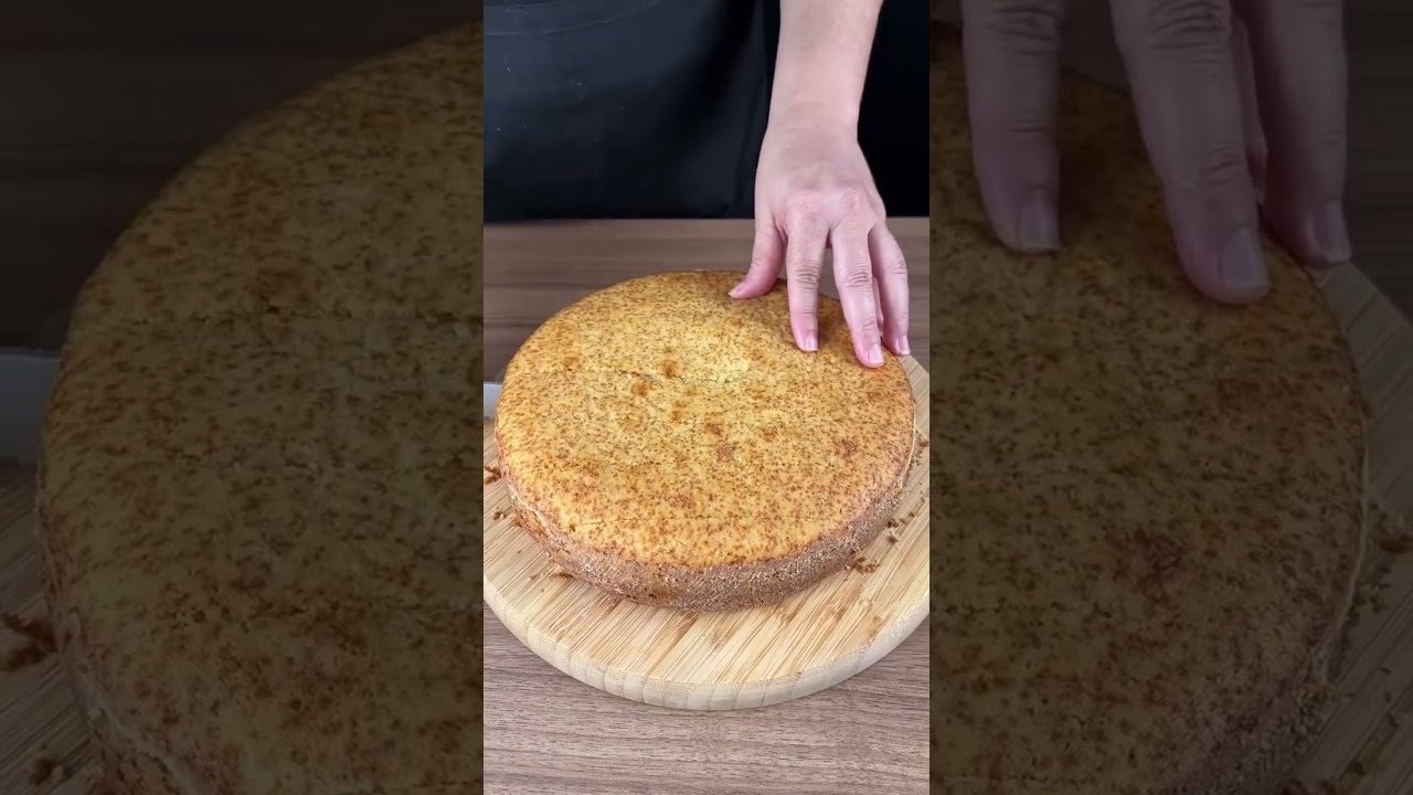 The Best Way to Cut a Round Cake 🍰 #CakeHack #KitchenHacks #BakingTips