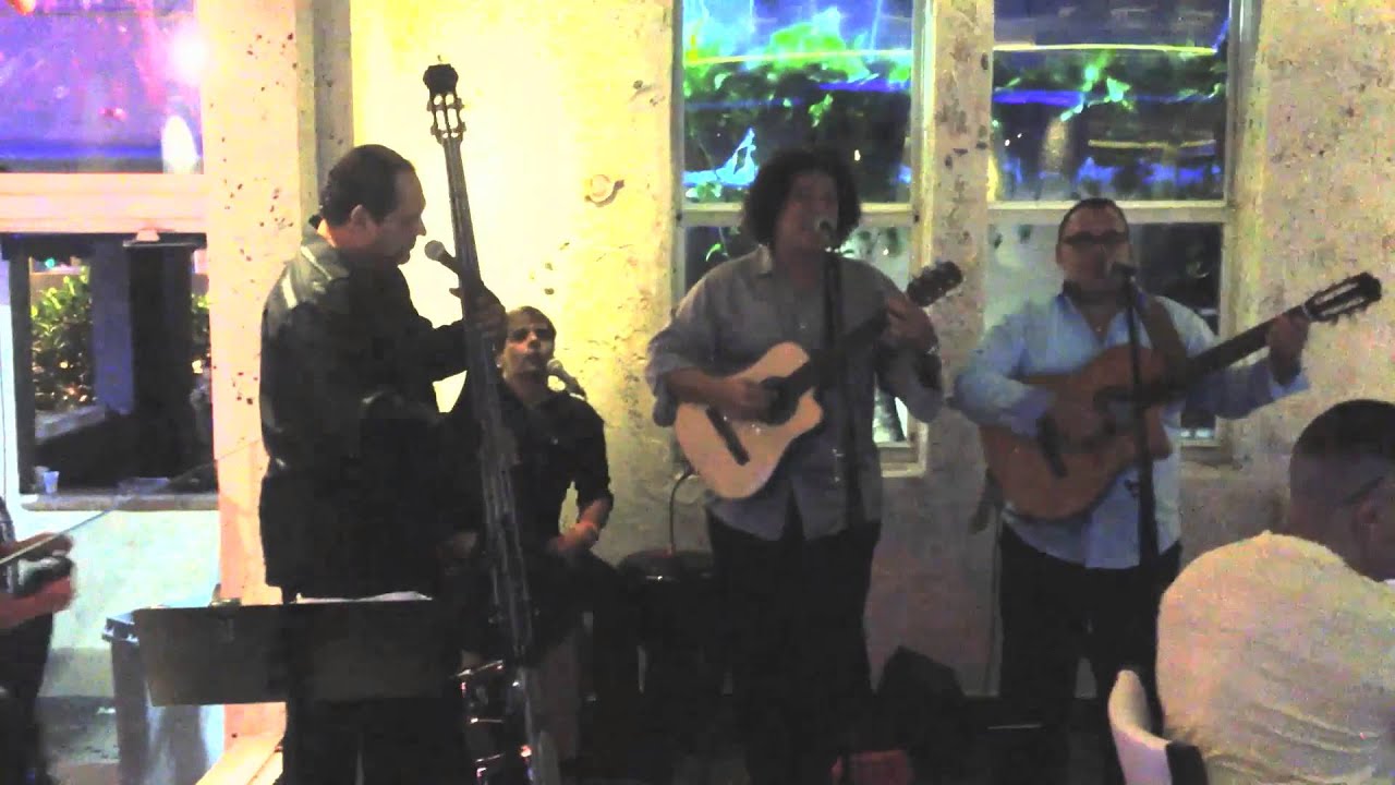 Grupo Tiempo Al Tiempo (Larios on the Beach)