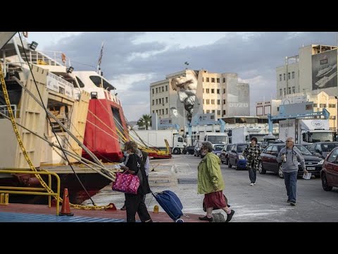 استئناف رحلات العبارات إلى الجزر اليونانية والمطاعم تستقبل زبائنها
