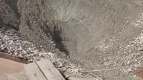 Barge unloads 3000 tons of iron ore - part 1 - relaxing video, vlog of working on the barge