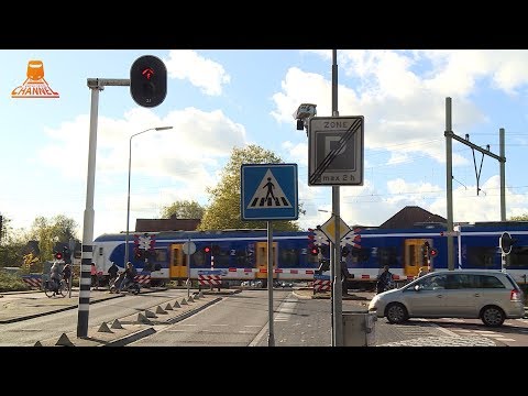 DUTCH RAILROAD CROSSING - Vught - Helvoirtseweg
