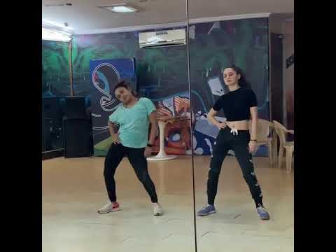 Sanjeeda Sheikh Dance Video Kamariya